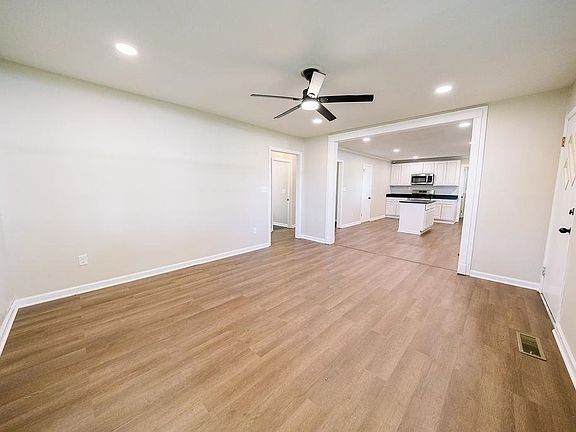 3rd image of 7531 Springfield Rd