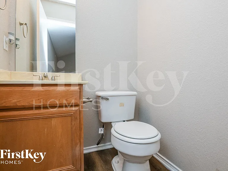 609 Hollyberry Dr — Photo 14