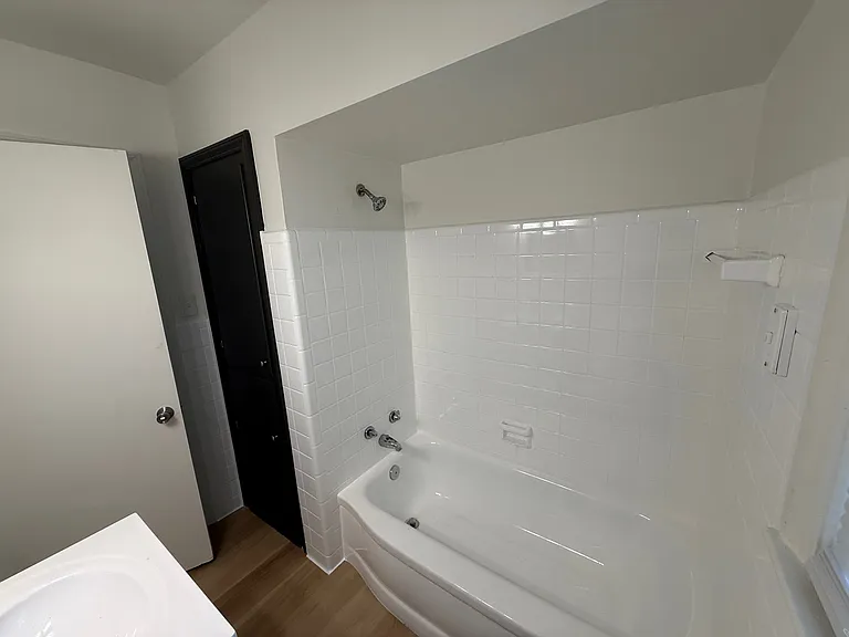 2408 Cornell Ave — Photo 2