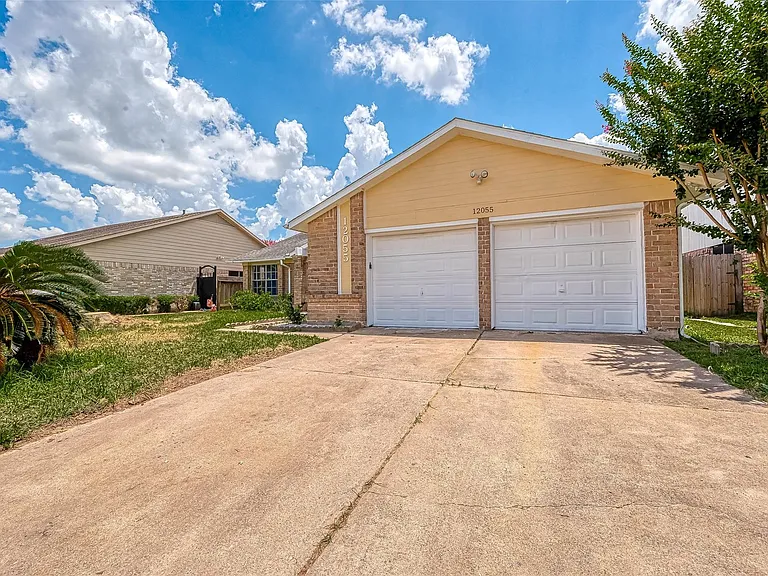 12055 Fairpoint Dr — Photo 3