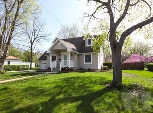 909 S 2nd St, Fairfield, IA 52556