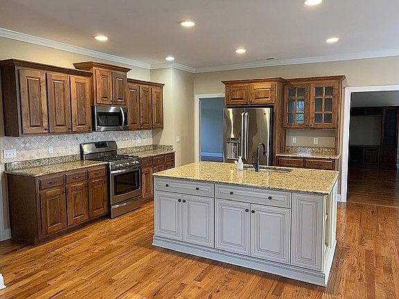 Large kitchen inc appliance