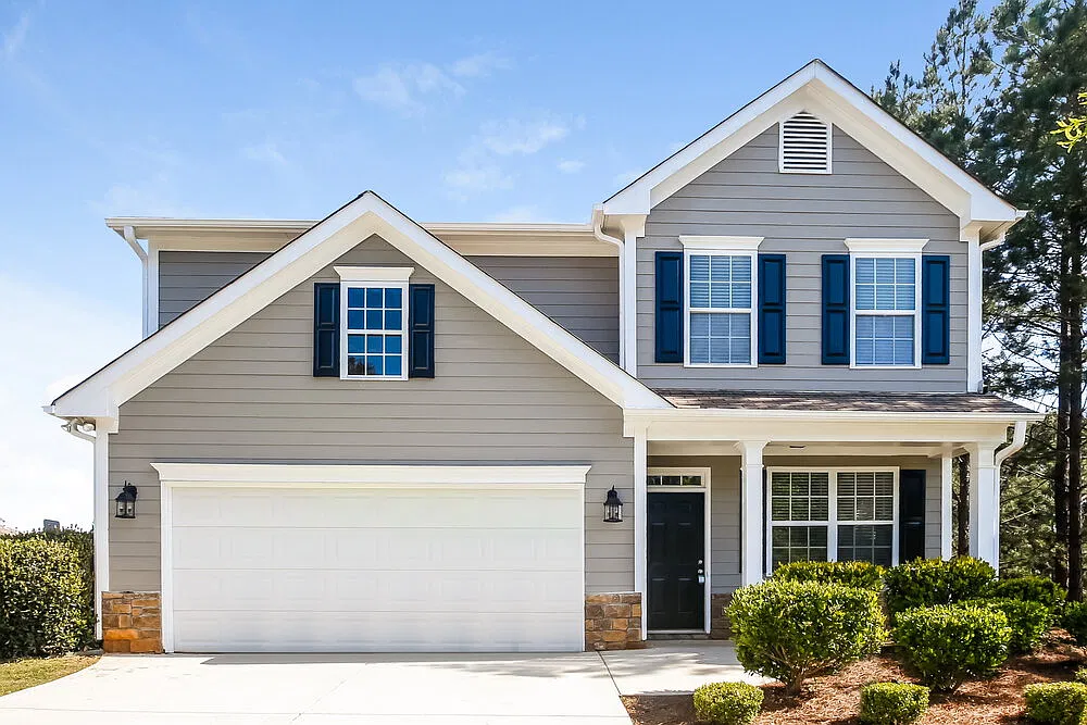 4 bed, 2.5 bath, 2156 sqft, $2,425 — Photo 1