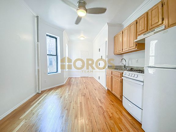 5th image of 215 E 10th St APT 19