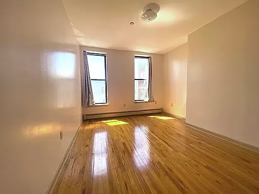 Rented by EXR | media 4