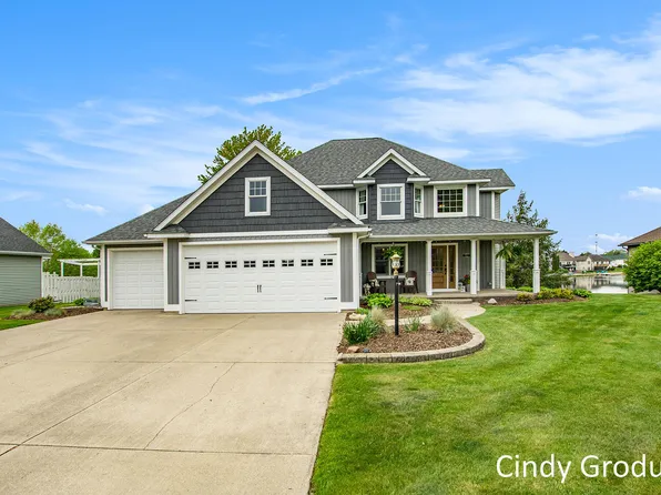 971 Sand Lake Dr, Zeeland, MI 49464