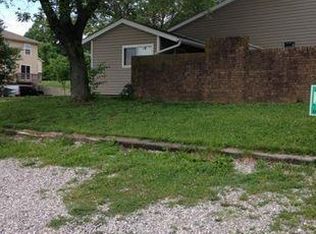 1809 Sir Lancelot Dr APT 1B, Collinsville, IL 62234