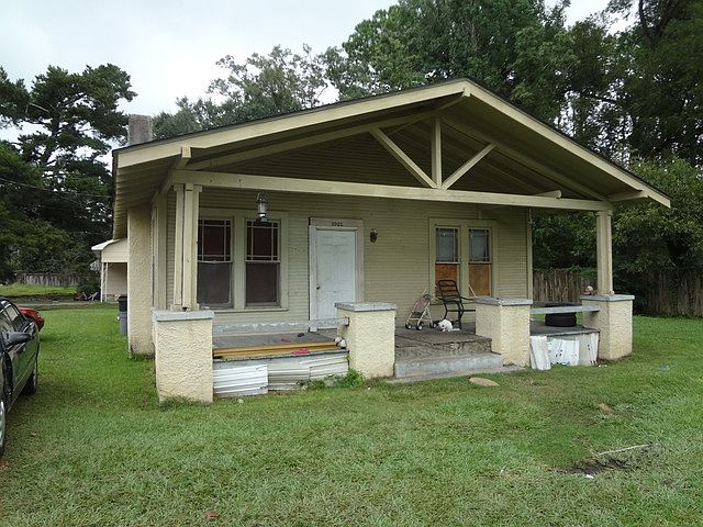 2nd image of 933 West Ave