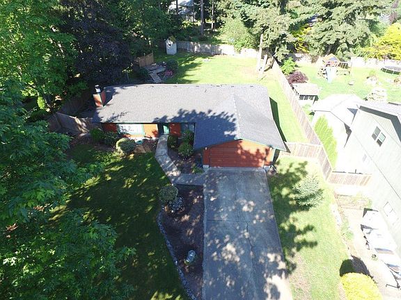 4th image of 11912 130th Avenue Ct E