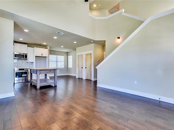 4th image of 204 Charli Cir