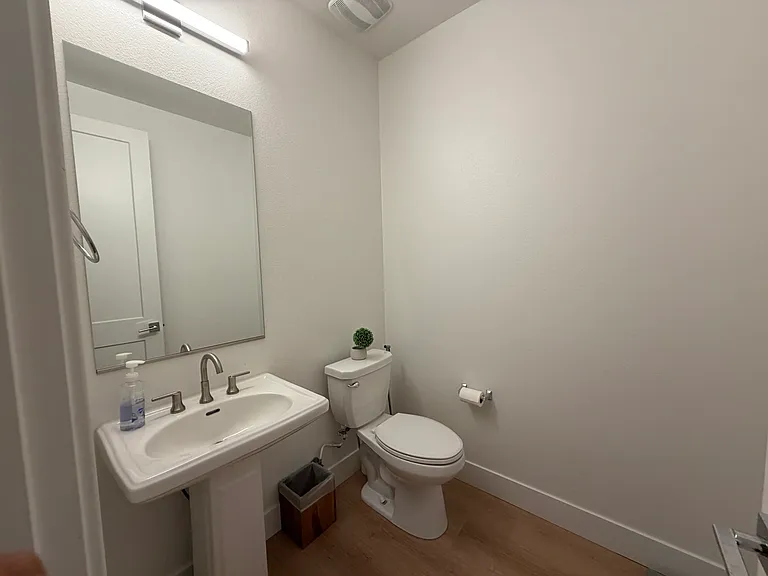 Powder room/ halt bath
