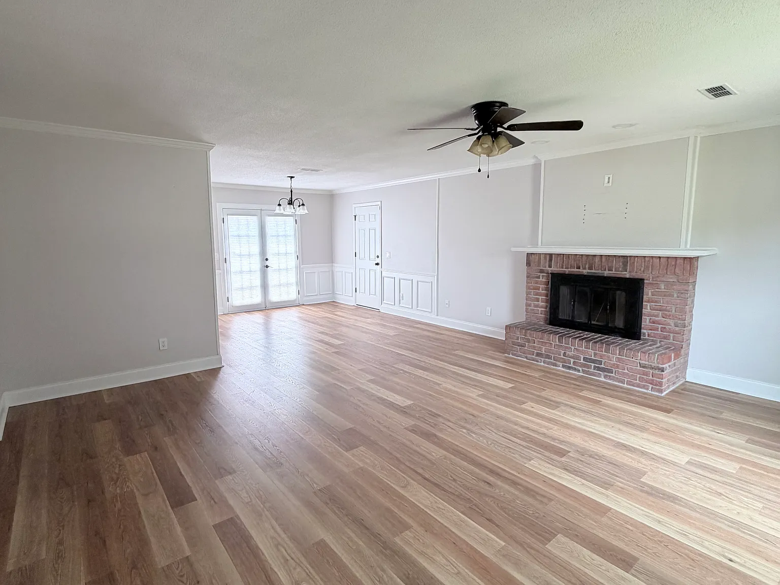 3 bed, 1247 sqft, $1,650 — Photo 1