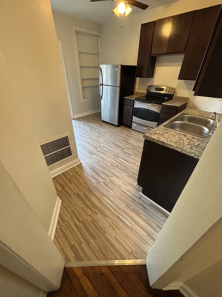 3 bed, 1200 sqft, $1,975 — Photo 4