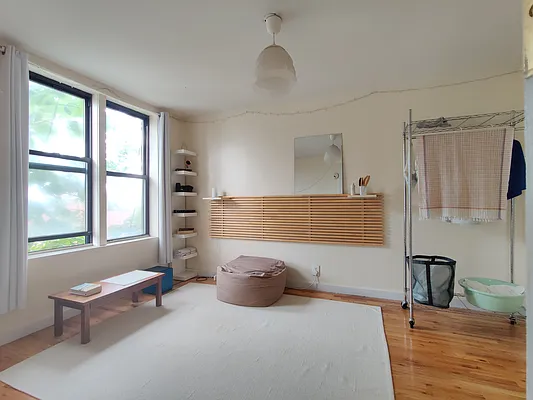 Rented by Signature Property Realty | media 34