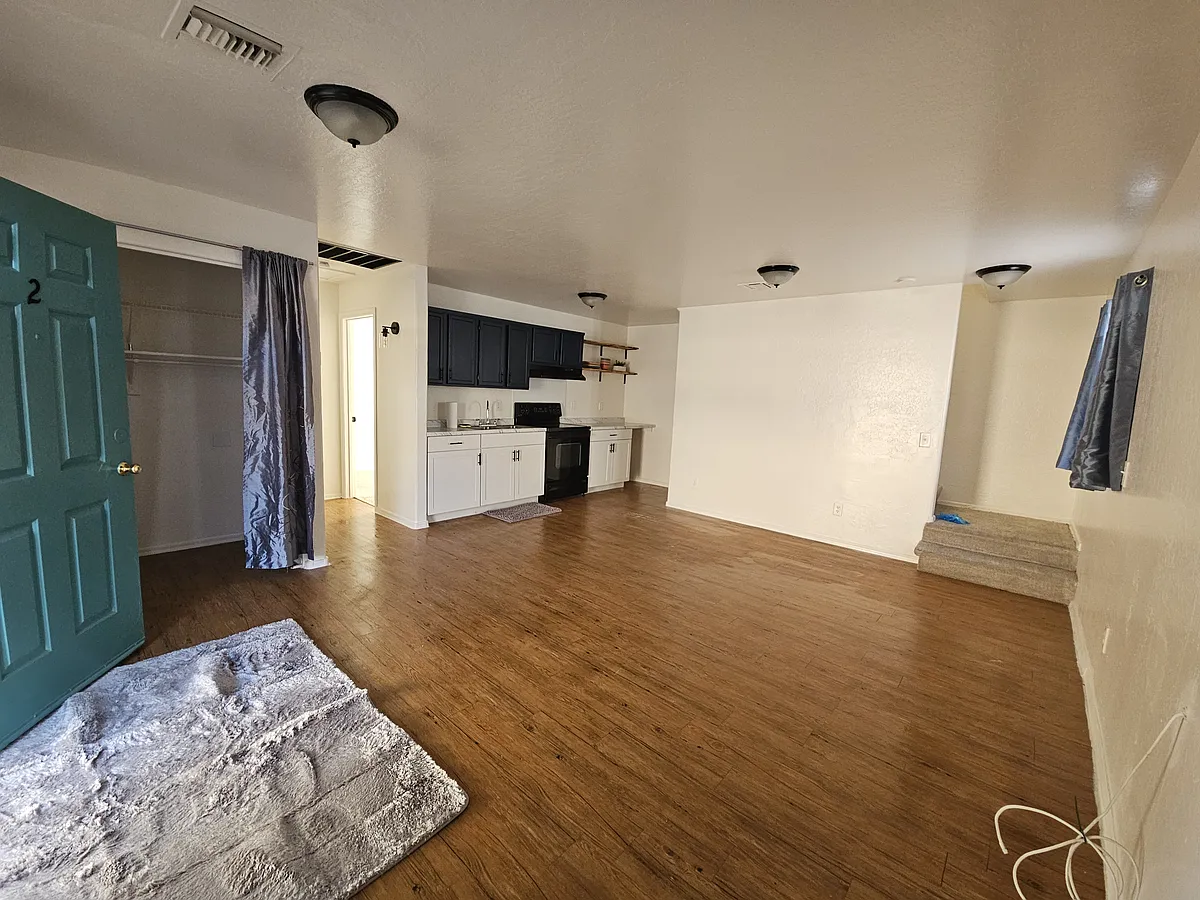 Building Photo - 1221 S 11th Ave #2