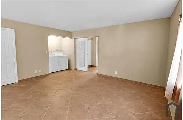 Building Photo - 860 SW 80th Ave
