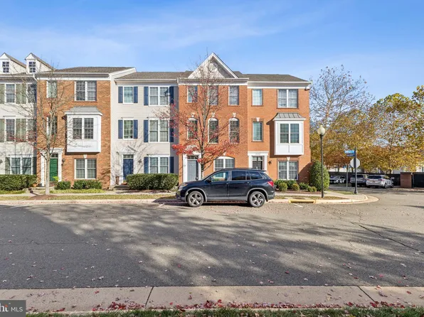 25390 Shipley Ter, Chantilly, VA 20152