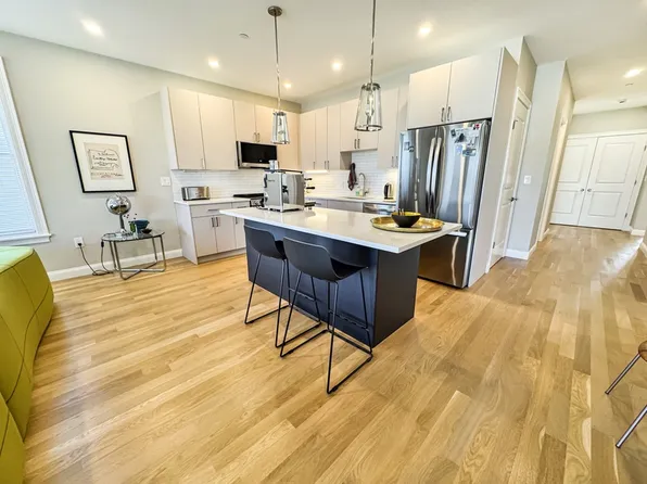 40 Waverly St #3, Brighton, MA 02135