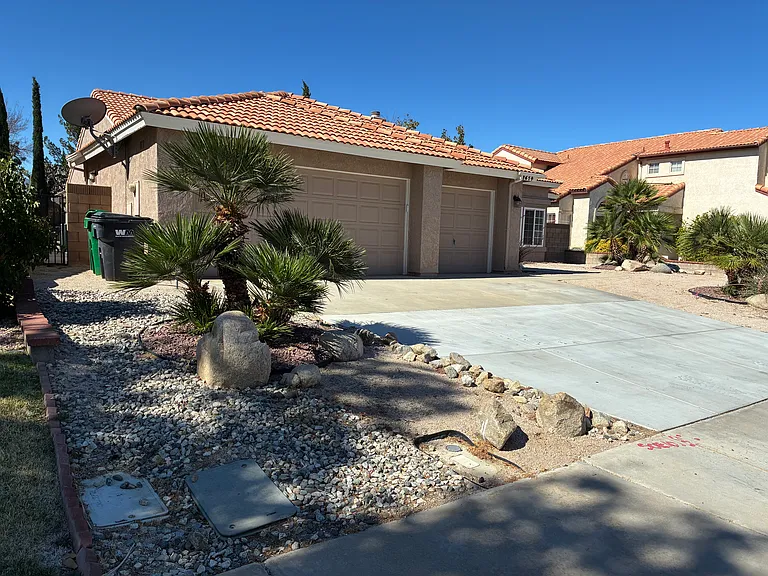 2614 Sycamore Ln — Photo 2