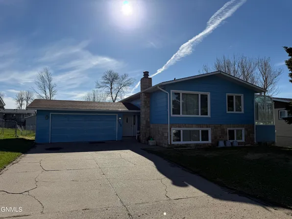 1030 Blackstone Ln, Beulah, ND 58523