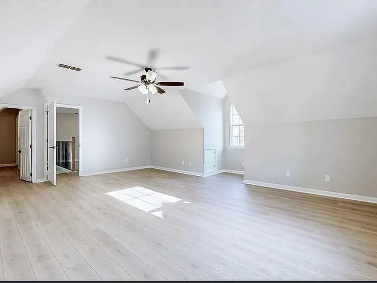 206 Moorhill Ave — Photo 9