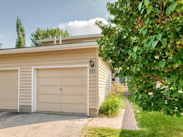 371 S Point McKay Gdns NW, Calgary, AB T3B 5C1