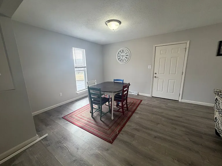 202 Wheaton Ct — Photo 3