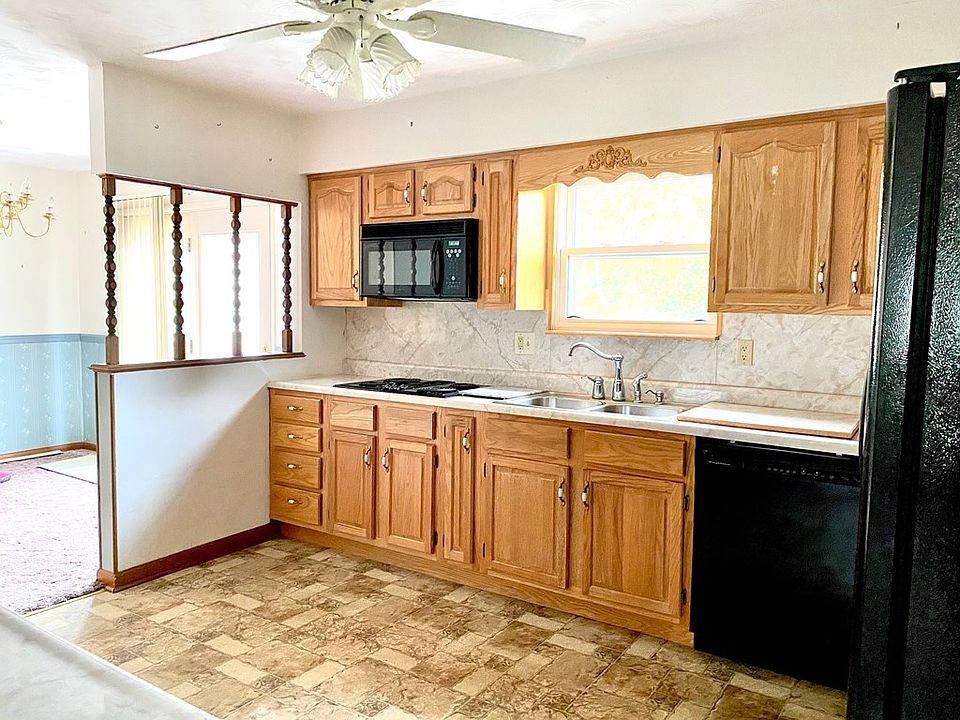 2nd image of 154 Bel Air Dr