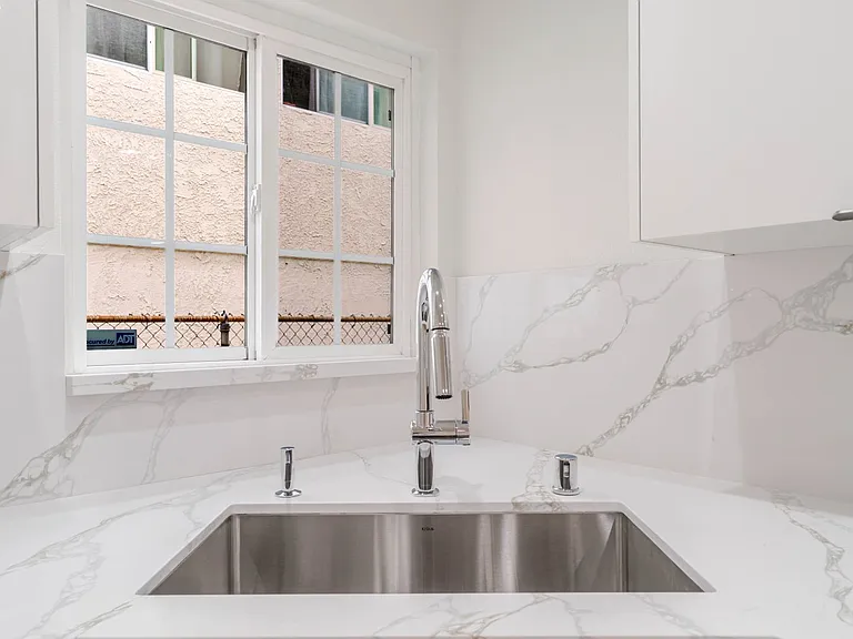 323 N Louise St #C — Photo 9