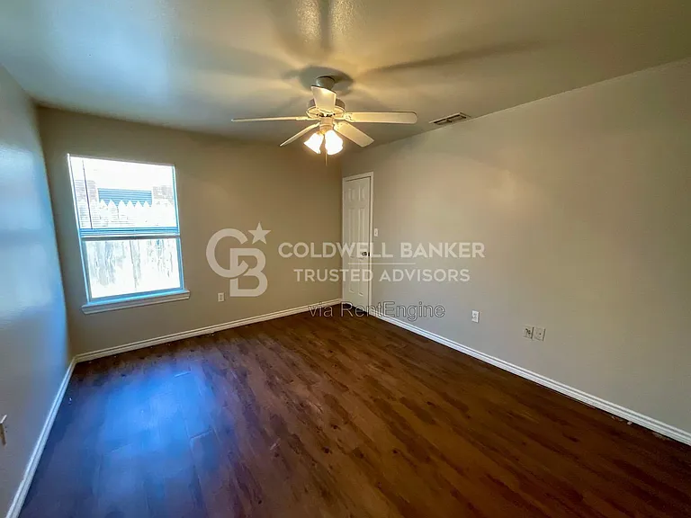 910 N Bangor Ave #B — Photo 9