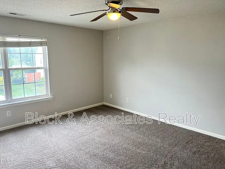 5013 Marathon Ln — Photo 40