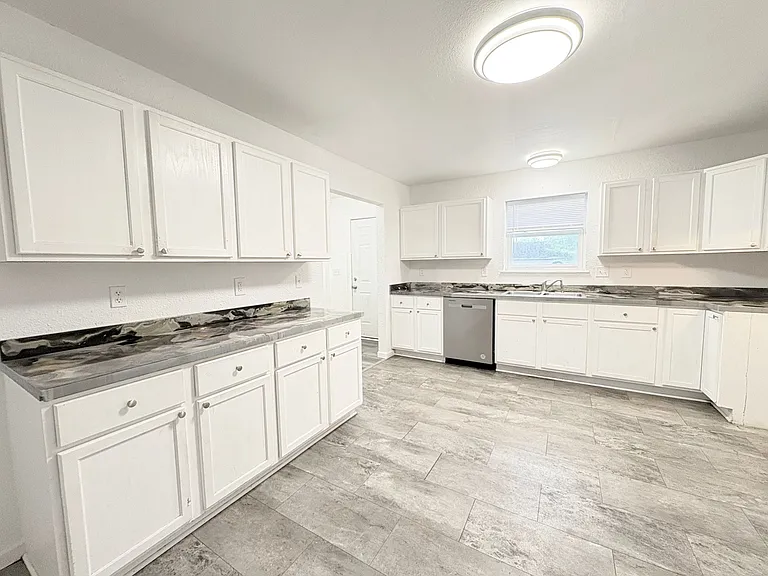 310 Whittemore St — Photo 9