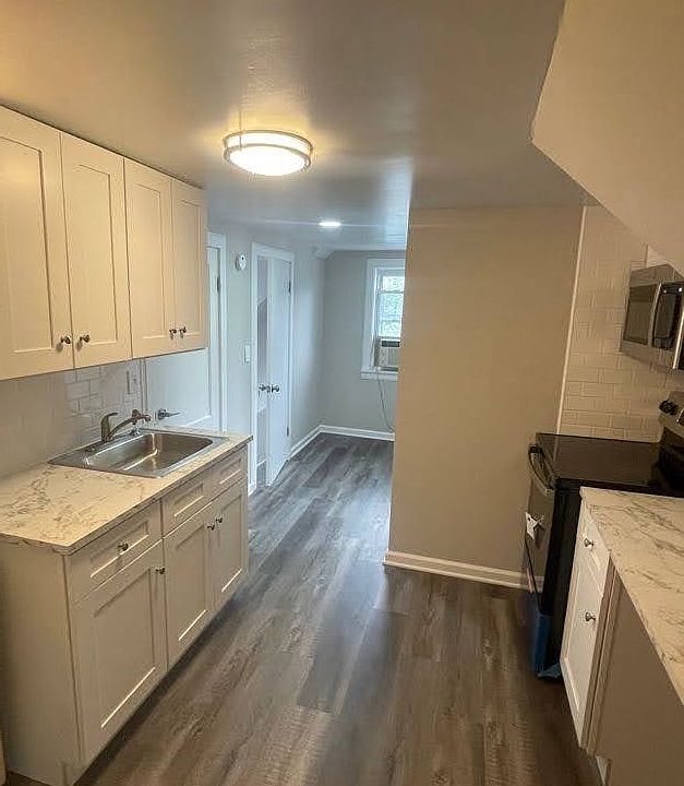 Brand new no-slam cabinets in this new kitchen!