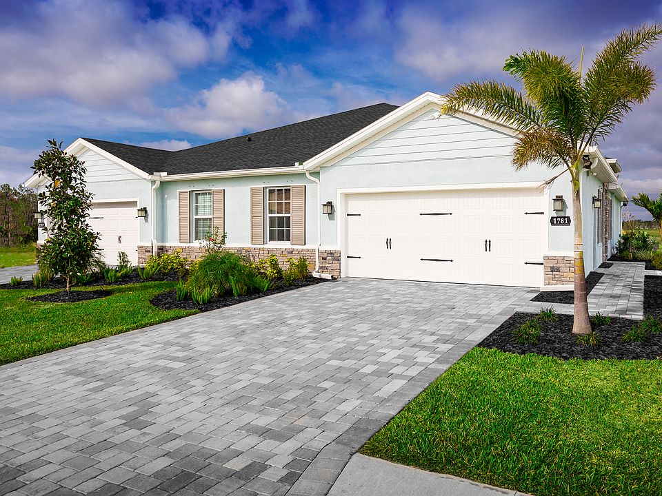 Low-maintenance villas in an all-ages, amenity-rich community just 3 miles from The Villages.