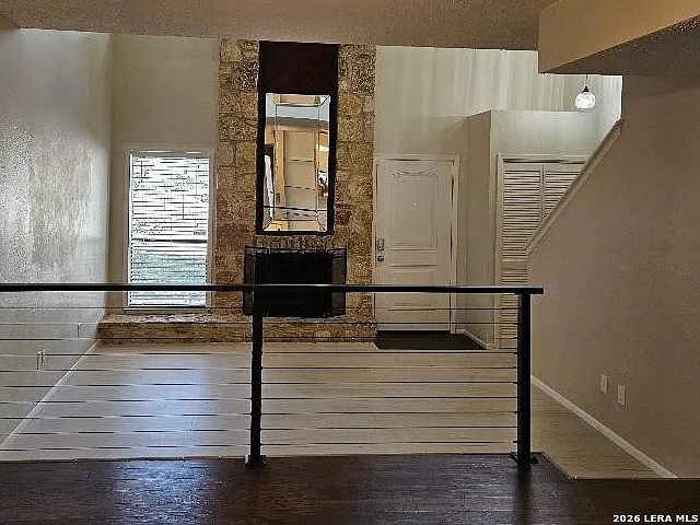 2 bed, 2.5 bath, 1036 sqft, $1,575 — Photo 2