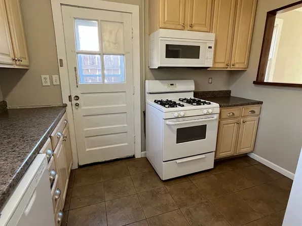 3721 10th Avenue Ct, Moline, IL 61265