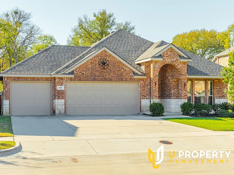 552 Indian Hill Dr — Photo 2