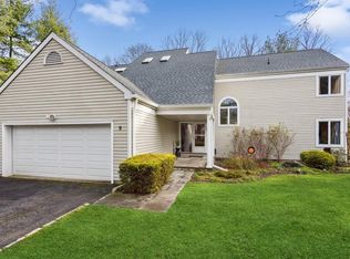 9 Berkley Ct, Briarcliff Manor, NY 10510