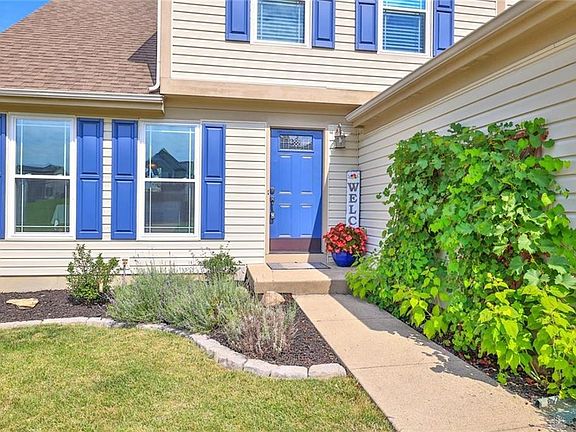 3rd image of 454 Lake Haven Ct