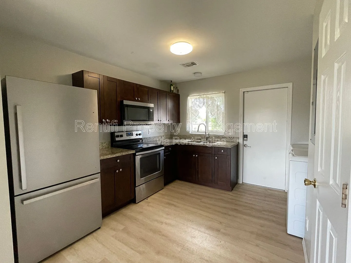 2 bed, 1.0 bath, 780 sqft, $1,200 — Photo 3