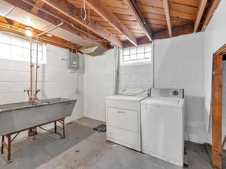 3837 Katherine St — Photo 13