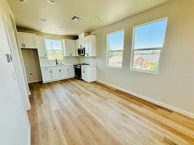 243 E 3rd St #241 — Photo 6