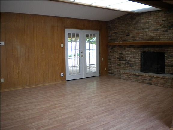 2nd image of 111 Williams Ave
