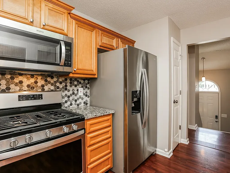 639 Sheffield Ct — Photo 8