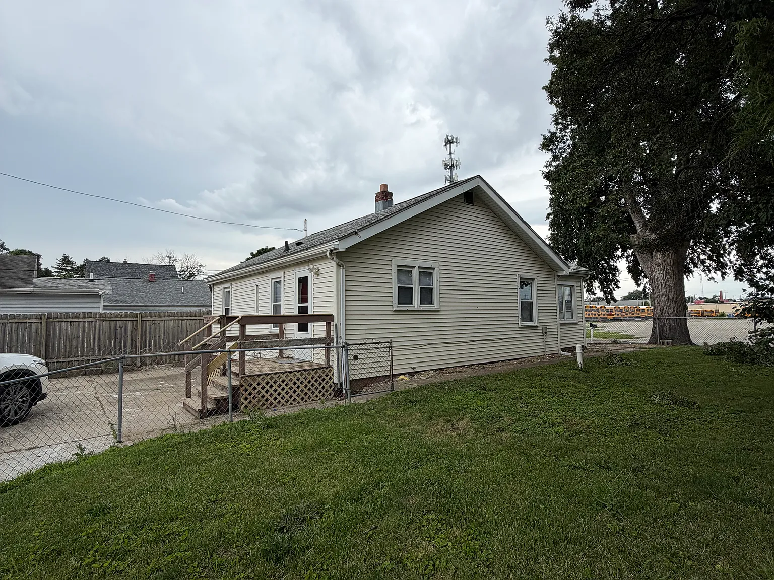 3 bed, 1050 sqft, $1,580 — Photo 3