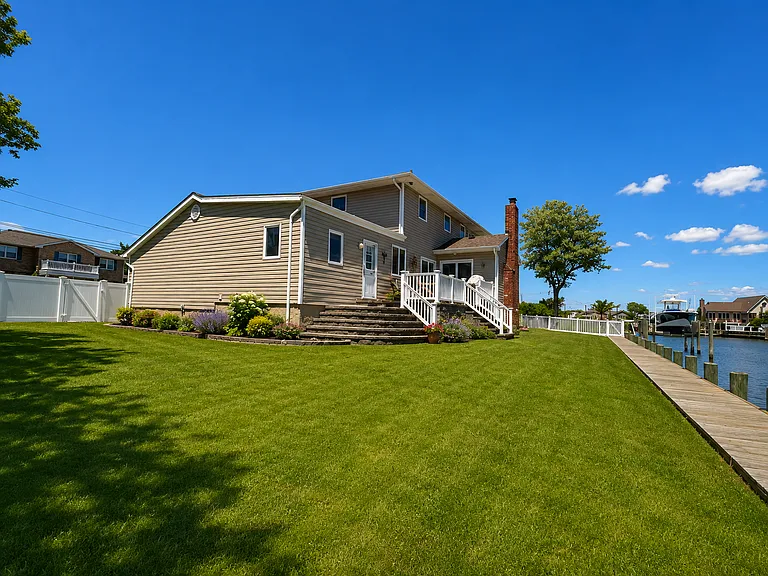 Whitewood Dr — Photo 33