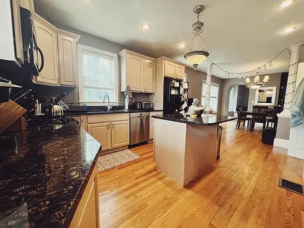 525 E 6th St #1, Boston, MA 02127