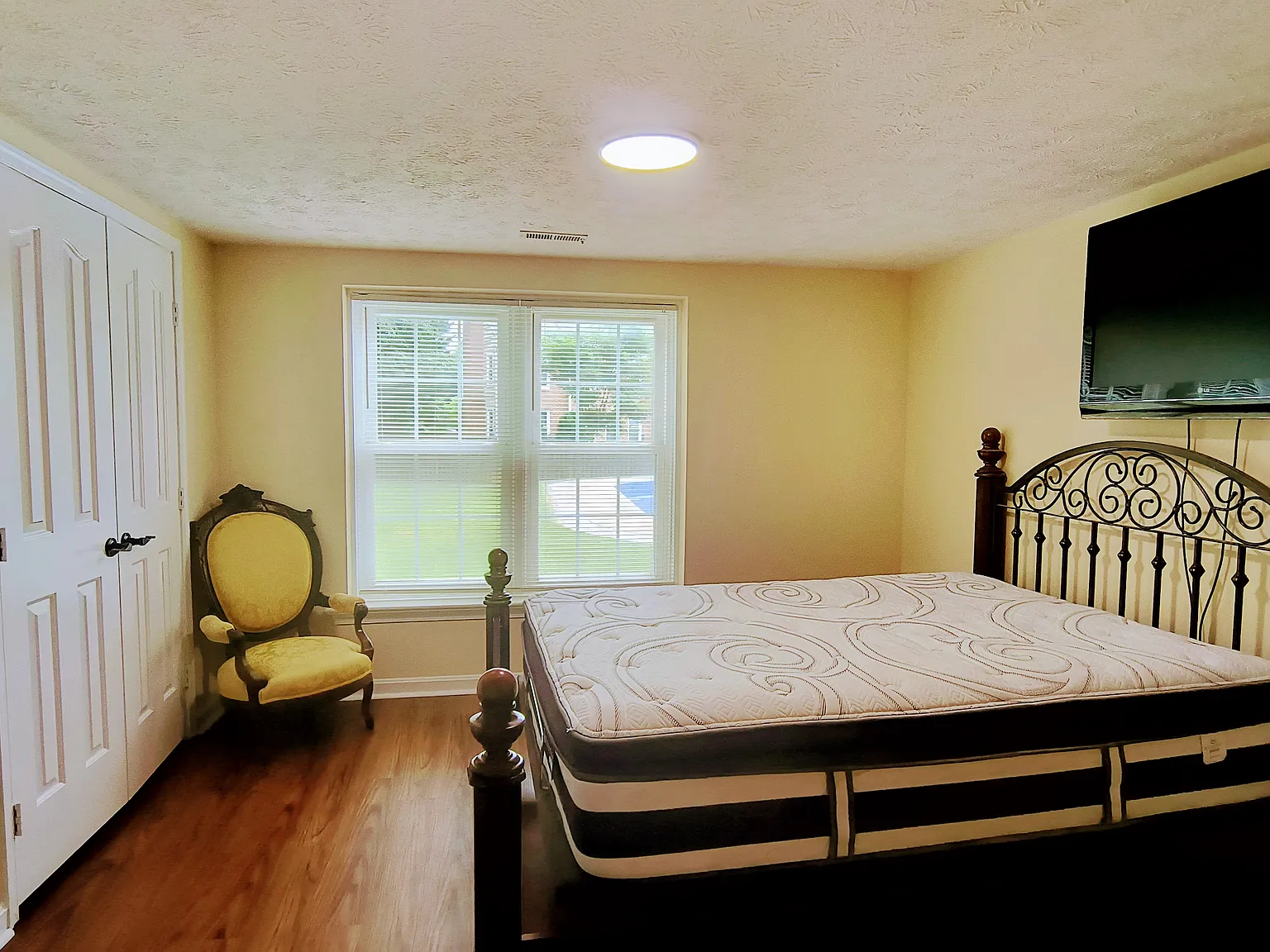 1 bed, 4220 sqft, $1,500 — Photo 3