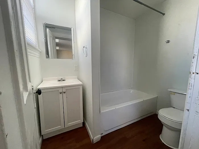218 E 9th St #1 — Photo 5