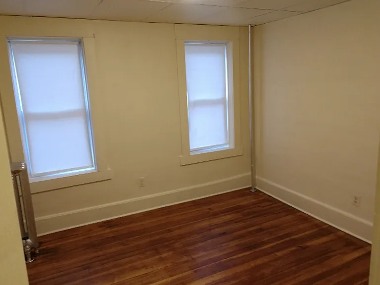 284 Oakland St — Photo 2